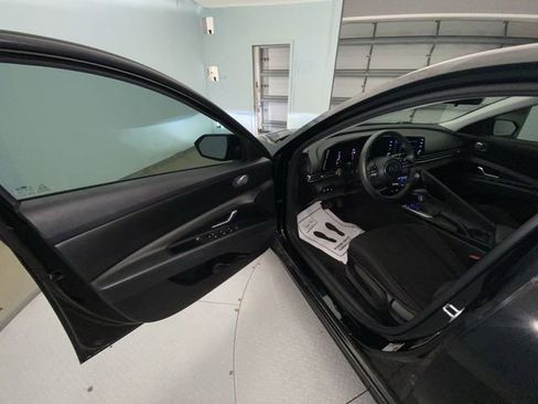 Used 2023 Hyundai Elantra SEL FWD image 11