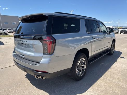 Used 2025 Chevrolet Suburban Z71 AWD/4WD image 5