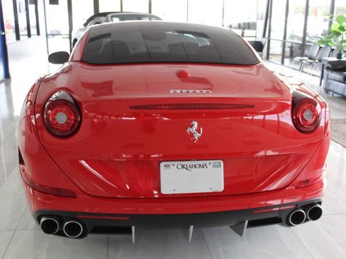 Used 2016 Ferrari California T RWD image 4
