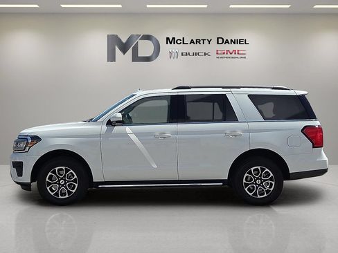 Used 2022 Ford Expedition XLT AWD/4WD image 2
