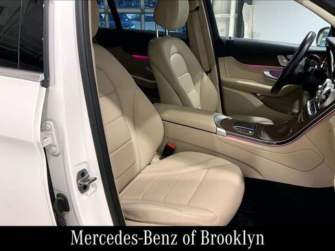 Used 2022 Mercedes-Benz GLC 300 4MATIC image 11