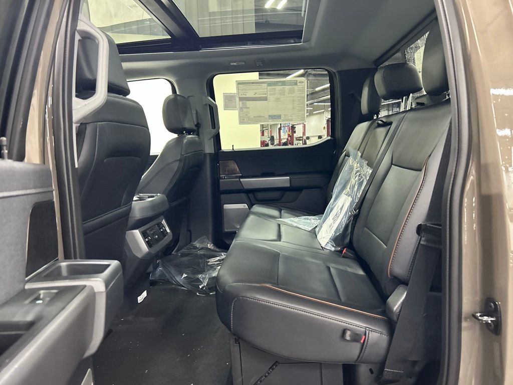 New 2027 Ford F250 Lariat w/ Lariat Premium Package AWD/4WD image 32