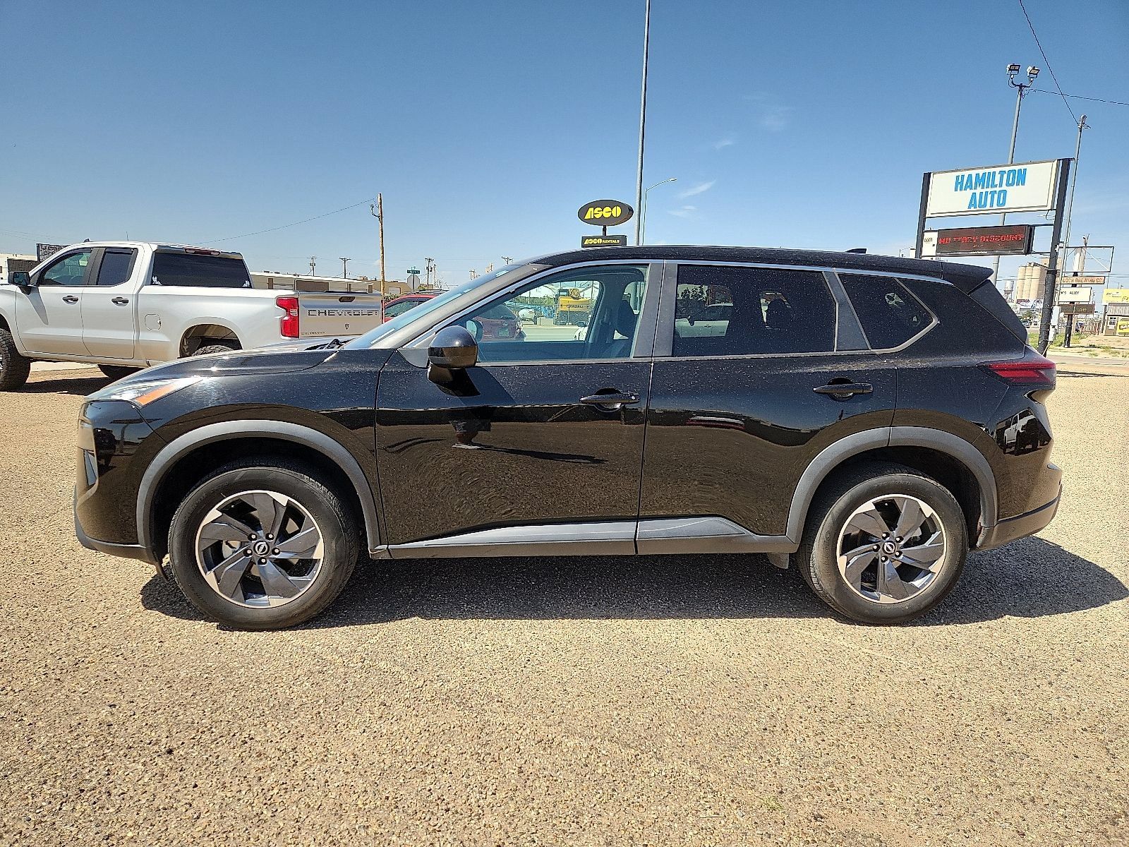 Used 2024 Nissan Rogue SV FWD image 2