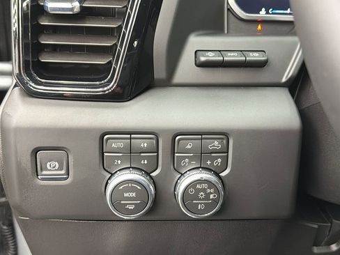 Used 2026 GMC Sierra 2500 AT4 w/ Max Trailering Package image 31