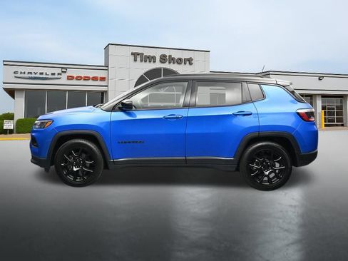 Used 2022 Jeep Compass Latitude FWD image 2