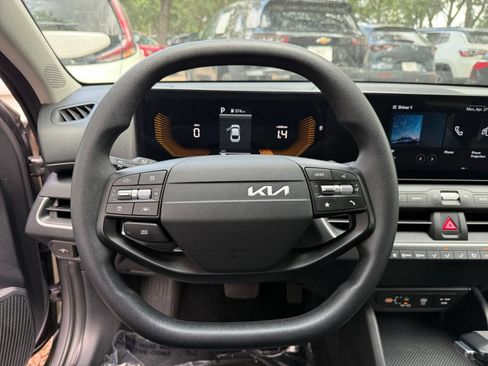 Used 2025 Kia K4 FWD image 25
