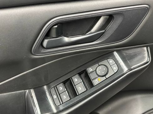 Used 2024 Nissan Rogue S FWD image 13