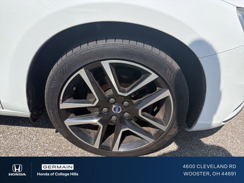 Used 2017 Volvo S60 T5 Dynamic image 4