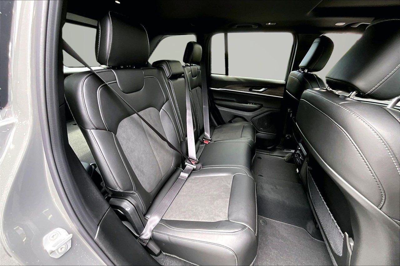 New 2027 Jeep Grand Cherokee Altitude AWD/4WD image 19