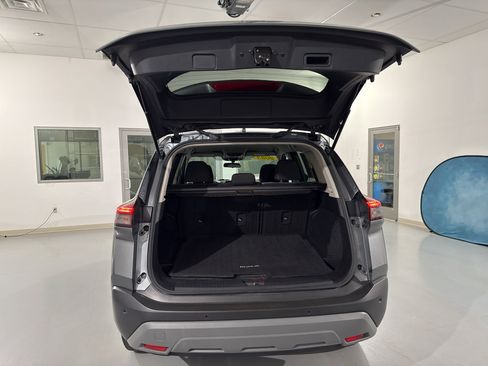 Used 2023 Nissan Rogue SV image 11