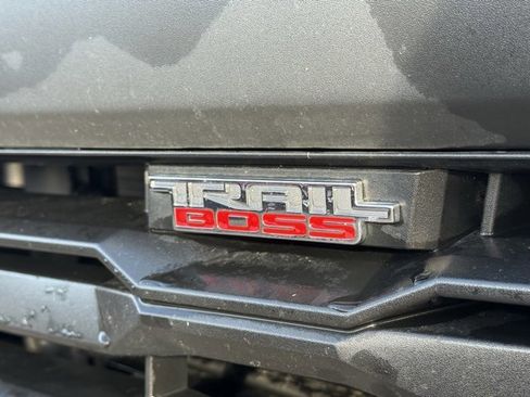 Used 2024 Chevrolet Colorado Trail Boss w/ Technology Package image 11