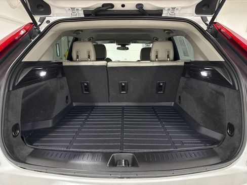 Used 2019 Cadillac XT4 Luxury w/ Cold Weather Package AWD/4WD image 23
