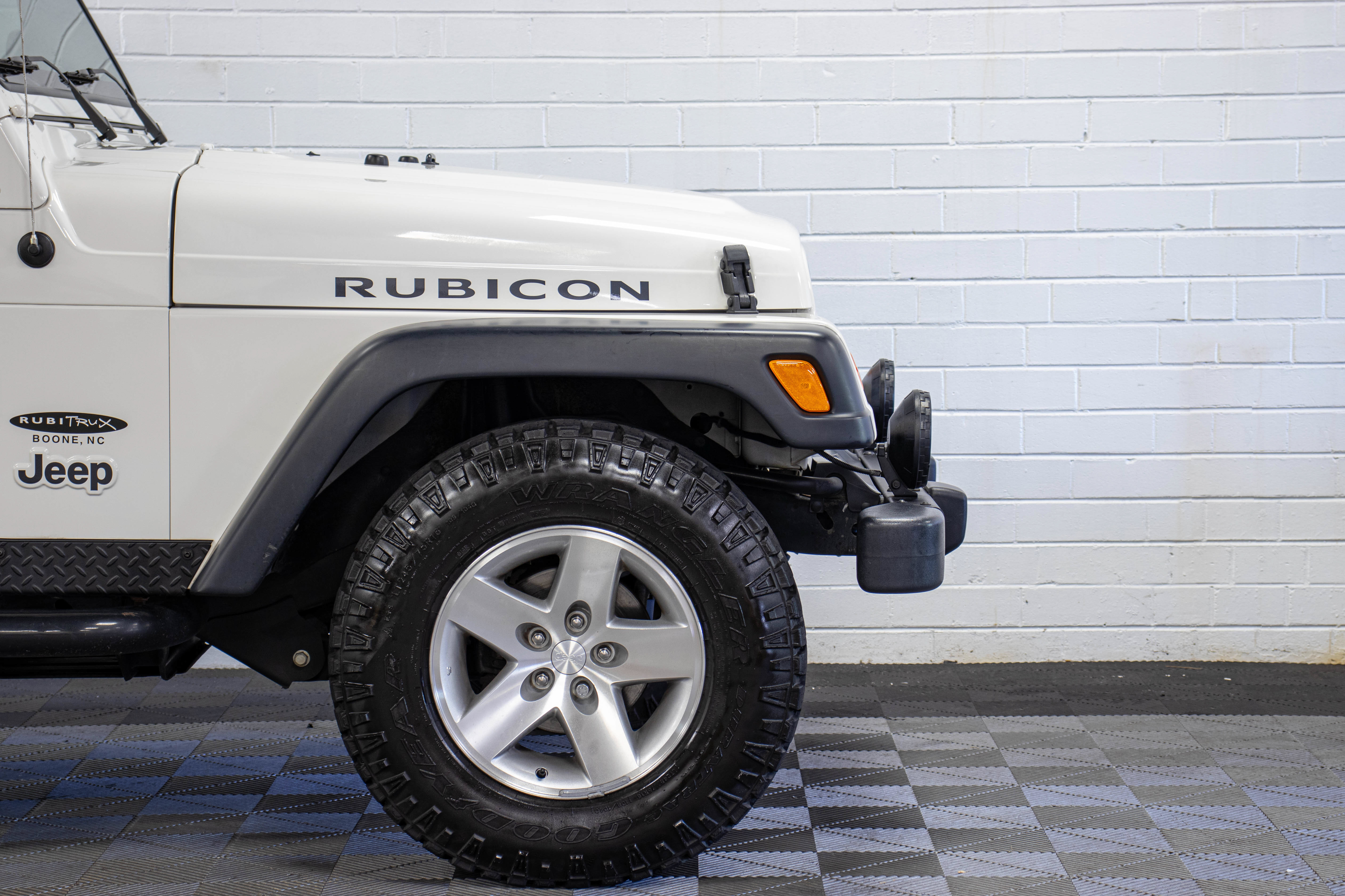 Used 2004 Jeep Wrangler Rubicon w/ Dual Top Group AWD/4WD image 10