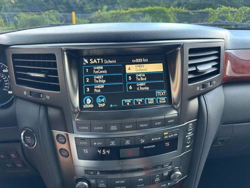 Used 2009 Lexus LX 570 4WD image 26