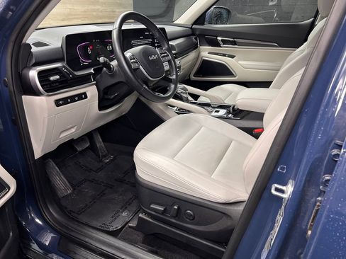 Used 2025 Kia Telluride S AWD/4WD image 3