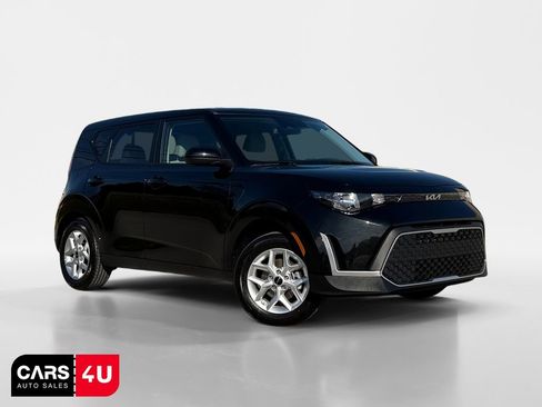 Used 2025 Kia Soul LX w/ LX Technology Package FWD image 1