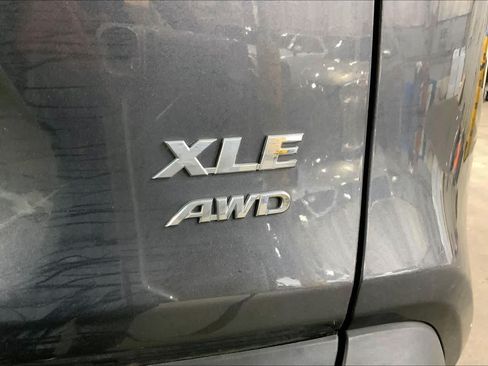 Used 2021 Toyota RAV4 XLE AWD/4WD image 10