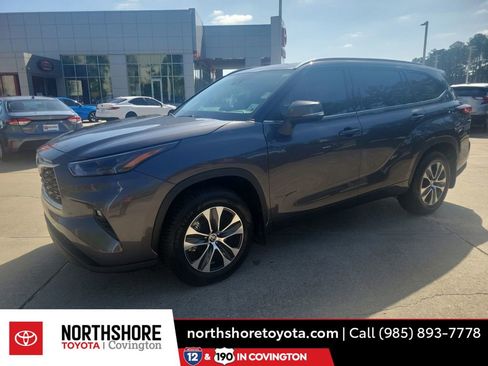 Used 2022 Toyota Highlander XLE image 1