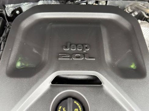Used 2025 Jeep Wrangler Unlimited Sahara AWD/4WD image 30