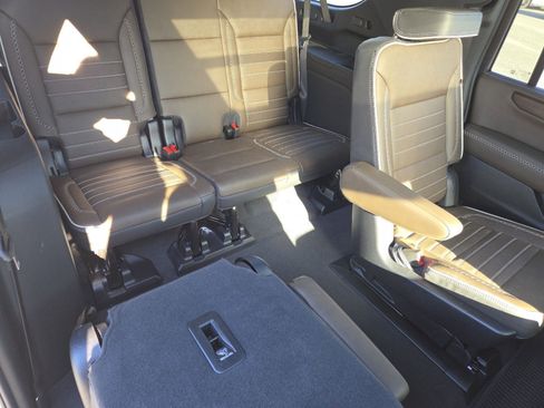 Used 2025 GMC Yukon XL Denali Ultimate image 28