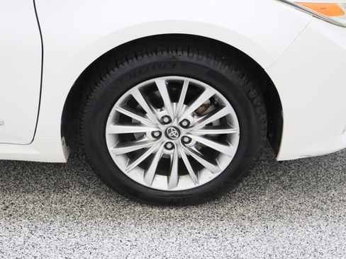 Used 2018 Toyota Avalon Limited FWD image 5