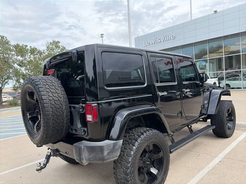 Used 2016 Jeep Wrangler Unlimited Sahara w/ Connectivity Group AWD/4WD image 9