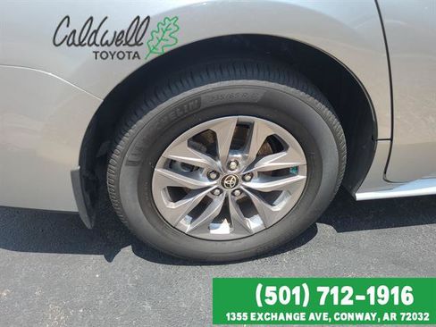 Used 2024 Toyota Sienna XLE FWD image 4