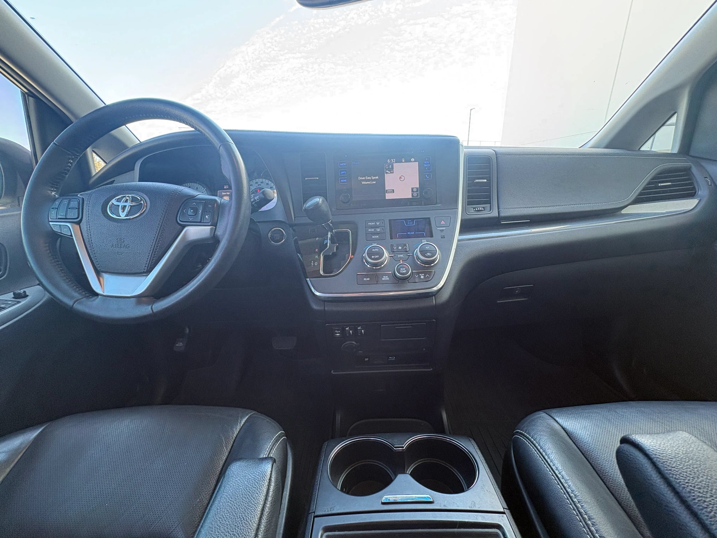 Used 2017 Toyota Sienna SE Premium FWD image 12