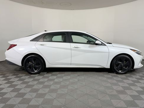 Used 2021 Hyundai Elantra SEL w/ Convenience Package image 8