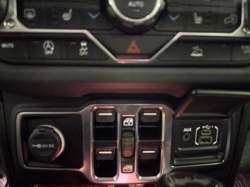 Used 2024 Jeep Wrangler Unlimited Rubicon w/ Convenience Group AWD/4WD image 26