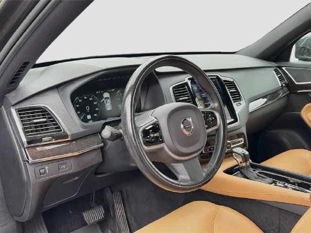 Used 2018 Volvo XC90 T5 Momentum w/ Convenience Package AWD/4WD image 9