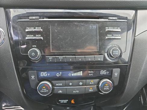 Used 2016 Nissan Rogue SV image 21