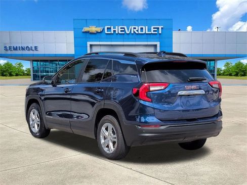 Used 2022 GMC Terrain SLE w/ Driver Convenience Package image 3