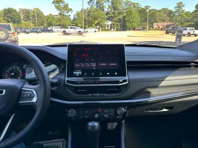 Certified 2025 Jeep Compass Latitude w/ Altitude Special Edition AWD/4WD image 13