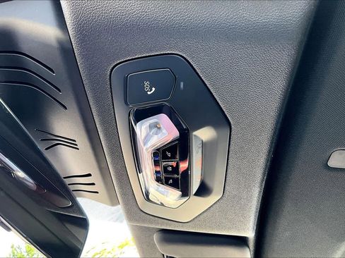 Used 2022 BMW M440i Convertible RWD image 32