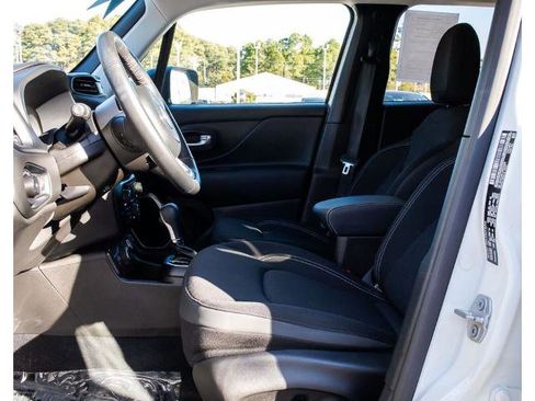 Used 2023 Jeep Renegade Latitude w/ Premium Group image 17