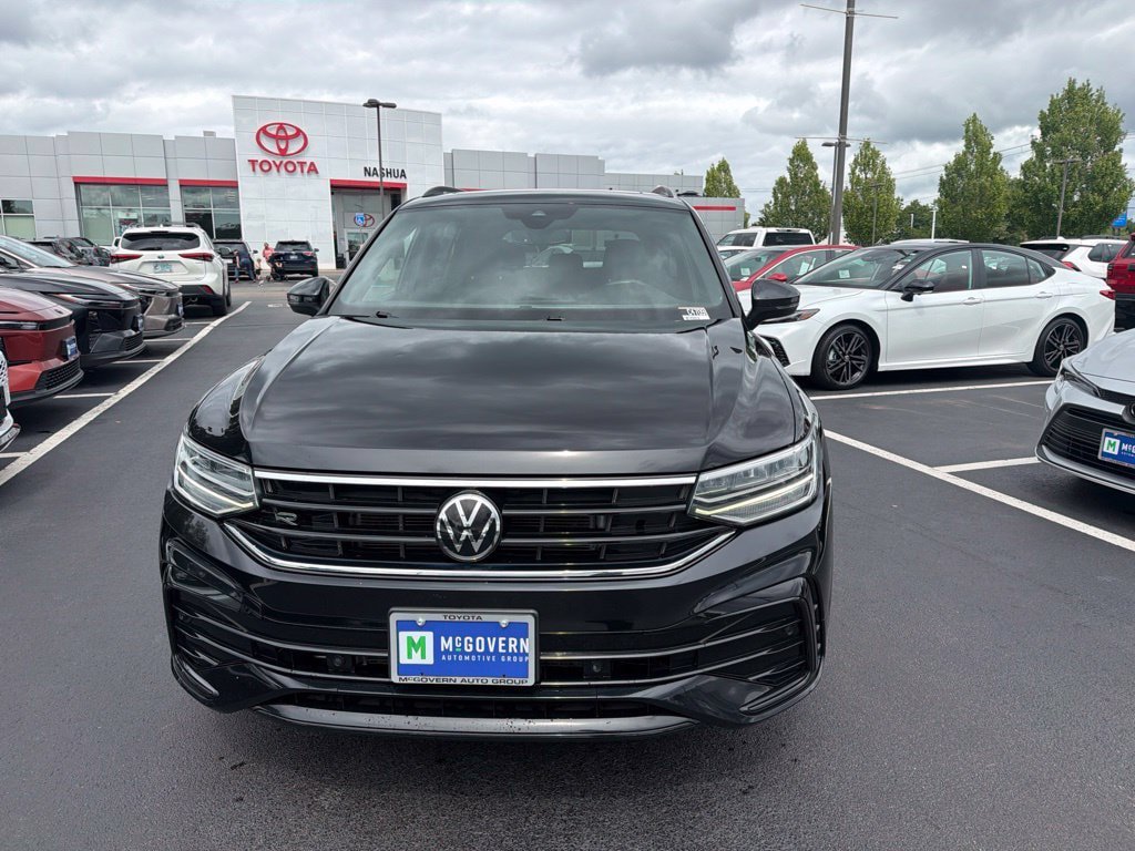 Used 2022 Volkswagen Tiguan SE R-Line AWD/4WD image 2