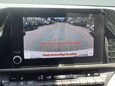 Used 2025 Toyota Camry SE w/ Convenience Package FWD image 16