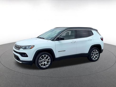 Used 2025 Jeep Compass Limited AWD/4WD image 7