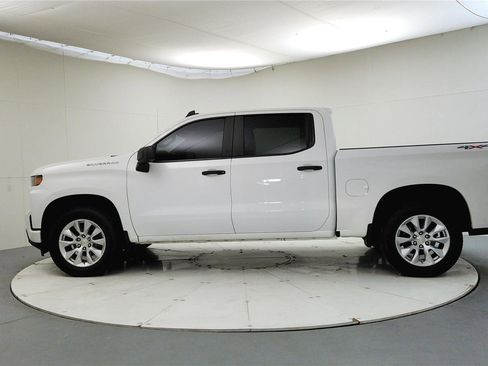 Used 2020 Chevrolet Silverado 1500 Custom w/ Custom Value Package image 4