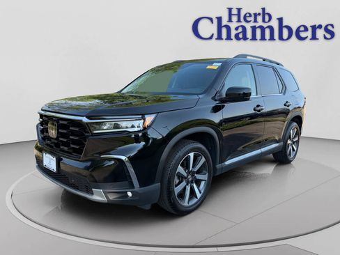 Used 2025 Honda Pilot Touring image 10