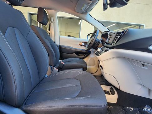 Used 2023 Chrysler Voyager LX FWD image 52