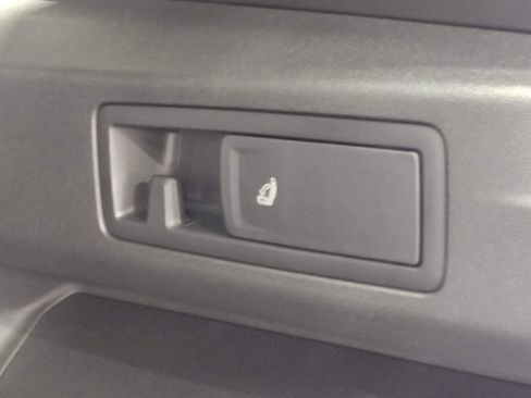 New 2025 Volkswagen Tiguan SE R-Line image 16