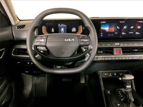 Used 2025 Kia K4 FWD image 5