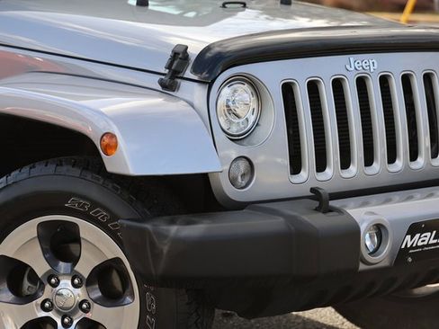 Used 2018 Jeep Wrangler Sahara w/ Connectivity Group image 5