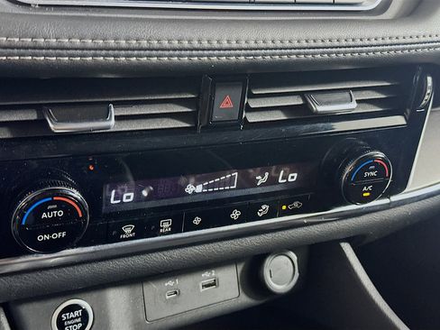 Used 2023 Nissan Rogue SV image 22