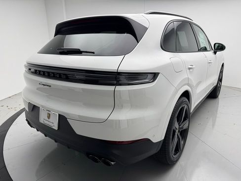 Used 2025 Porsche Cayenne image 23
