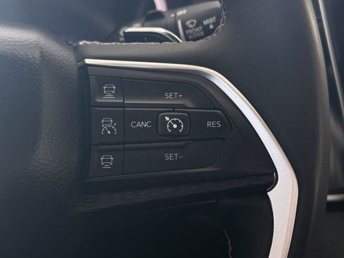 Used 2023 Jeep Grand Cherokee Laredo w/ Luxury Tech Group I image 47