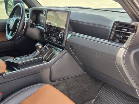 Used 2025 Lexus GX 550 w/ Cold Area Package AWD/4WD image 29