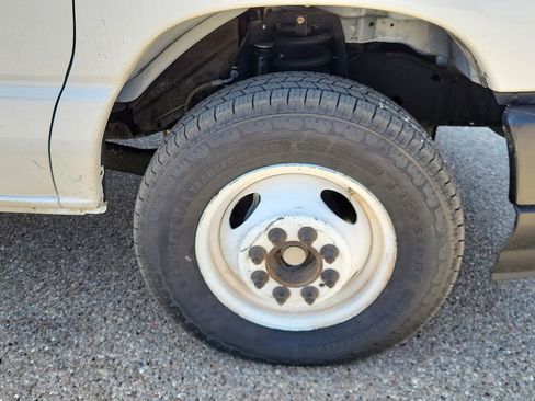 Used 2022 Ford E-350 and Econoline 350 Super Duty image 14